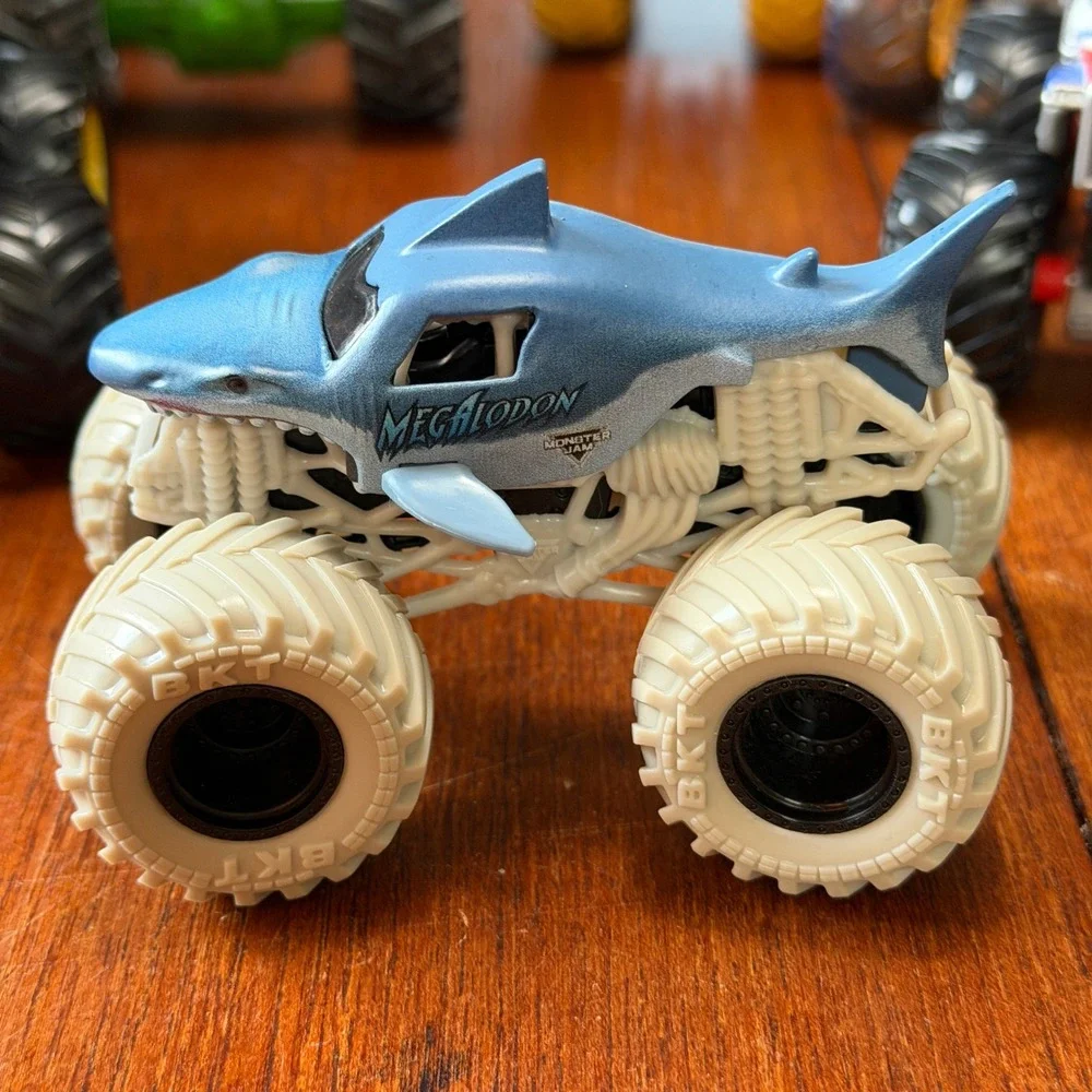 Hot Wheels Monster Jam Truck Lot Grave Digger Bigfoot Max-D El Toro Loco 9pc